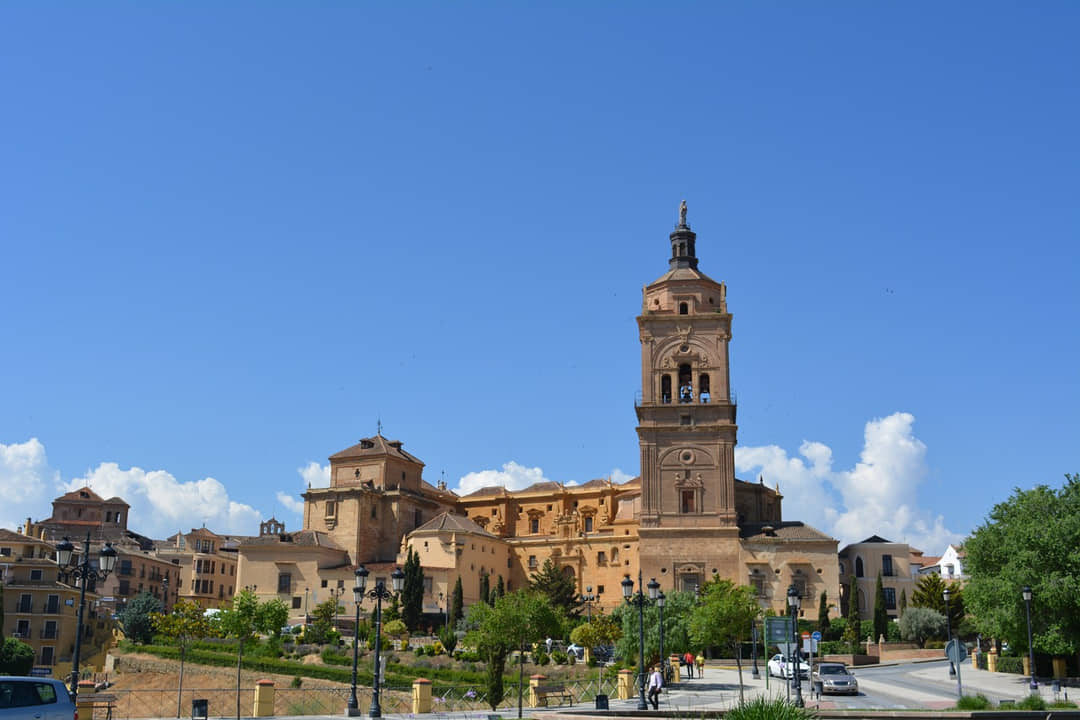 Imagen de la iglesia de Guadix que vienes que ver en 1 día.