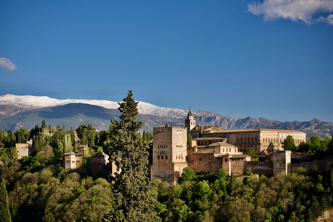 Imagen panoramica de las cercanias de la Alhambra, donde se celebra la Romería de San Cecilio.