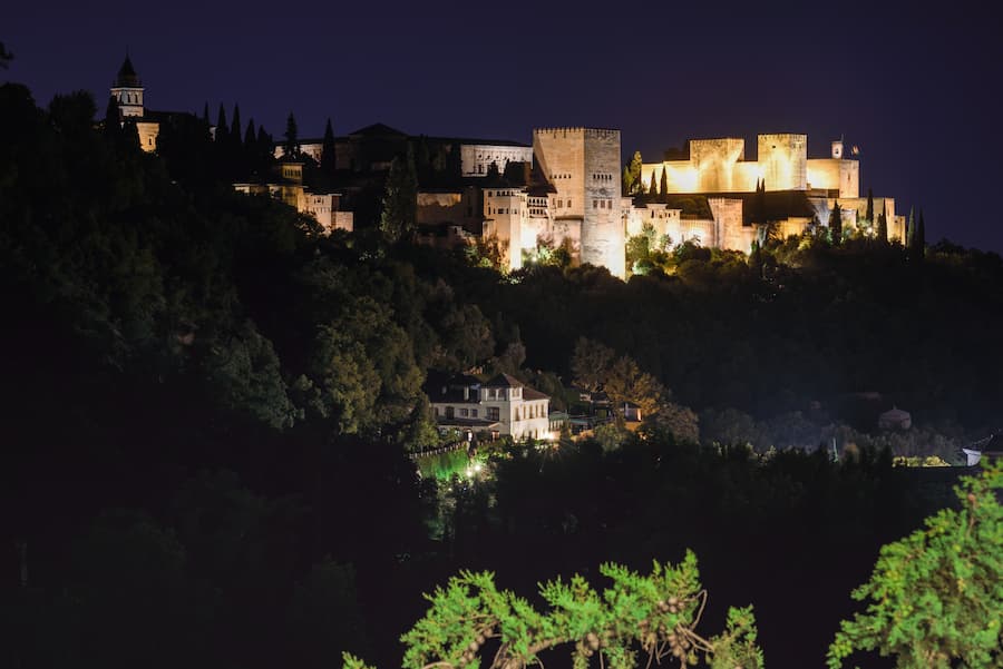 Granada en verano: Planes nocturnos y frescos a un paso del hotel